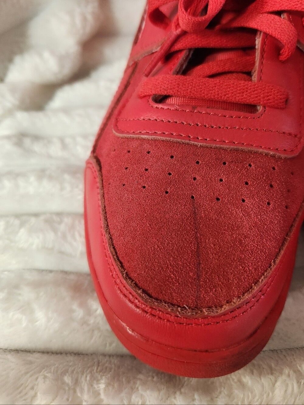 Reebok Workout Plus "Human Rights Now"-Vector Red - Picture 5 of 16